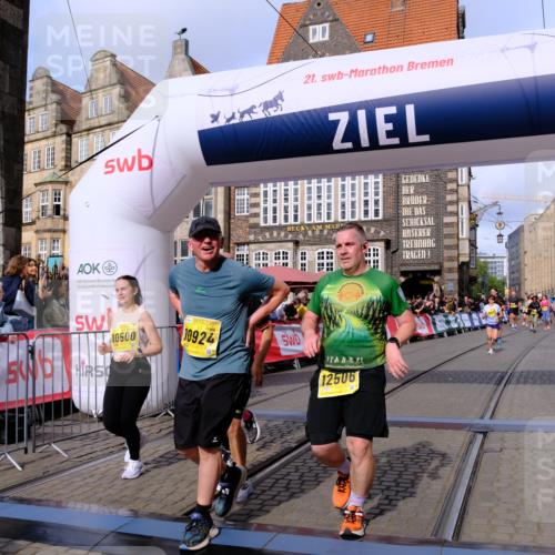 13.09.2026 - 21. swb-Marathon Bremen Tim E. http://msf.ph/oto/10328049 13.09.2026 11:02:20 Ziel 10257, 10409, 10444, 10473, 10500, 10617, 10636, 10803, 10817, 10924, 11115, 11268, 11436, 11811, 11859, 12016, 12094, 12095, 12135, 12145, 12360, 12412, 12437, 12466, 12506 meine-sportfotos.de