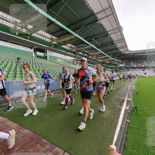 13.09.2026 - 21. swb-Marathon Bremen Michael Burmester http://msf.ph/oto/10328058 13.09.2026 13:33:33 Laufen im Stadion 155, 344, 350, 428, 490, 594, 679, 690, 709, 765, 786, 787, 916, 1001, 1048, 1051, 1098, 1133, 1292, 1377, 1444, 1557, 1591, 1592, 1661, 1703, 1760, 1827, 1923, 1996, 2077, 2132, 2226, 2230, 2231, 2270, 2274, 2320, 2374, 2399, 2400, 2451, 2456, 2479, 2511, 2514, 2515, 2523, 2539, 2543, 2556, 2616, 2630, 2641, 2649, 2718, 2735, 2757, 2769, 2787, 2848, 2982, 3014, 3345, 3350, 3443, 3503, 3577, 3601, 3614, 3746, 3797, 3875, 3901, 3911, 3952, 4001 meine-sportfotos.de