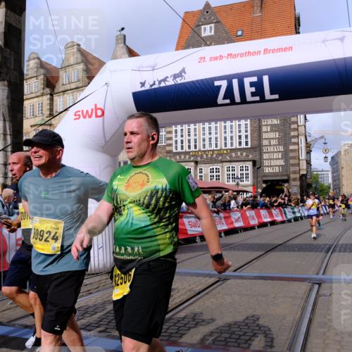 13.09.2026 - 21. swb-Marathon Bremen Tim E. http://msf.ph/oto/10328061 13.09.2026 11:02:21 Ziel 10257, 10409, 10444, 10473, 10500, 10617, 10636, 10803, 10817, 10924, 11115, 11268, 11436, 11576, 11811, 11859, 12016, 12094, 12095, 12134, 12135, 12145, 12360, 12412, 12437, 12506 meine-sportfotos.de