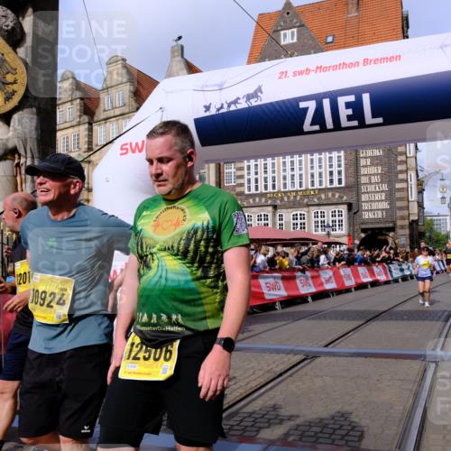 13.09.2026 - 21. swb-Marathon Bremen Tim E. http://msf.ph/oto/10328085 13.09.2026 11:02:22 Ziel 10257, 10439, 10444, 10473, 10500, 10617, 10636, 10803, 10817, 10924, 11249, 11268, 11436, 11576, 11811, 11859, 12016, 12042, 12094, 12095, 12134, 12135, 12145, 12360, 12412, 12437, 12506 meine-sportfotos.de