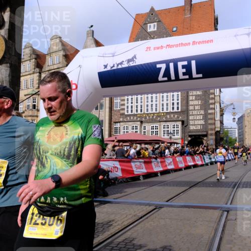 13.09.2026 - 21. swb-Marathon Bremen Tim E. http://msf.ph/oto/10328096 13.09.2026 11:02:22 Ziel 10257, 10439, 10444, 10473, 10500, 10617, 10636, 10803, 10817, 10924, 11249, 11268, 11436, 11576, 11811, 11859, 12016, 12042, 12094, 12095, 12134, 12135, 12145, 12360, 12412, 12437, 12506 meine-sportfotos.de