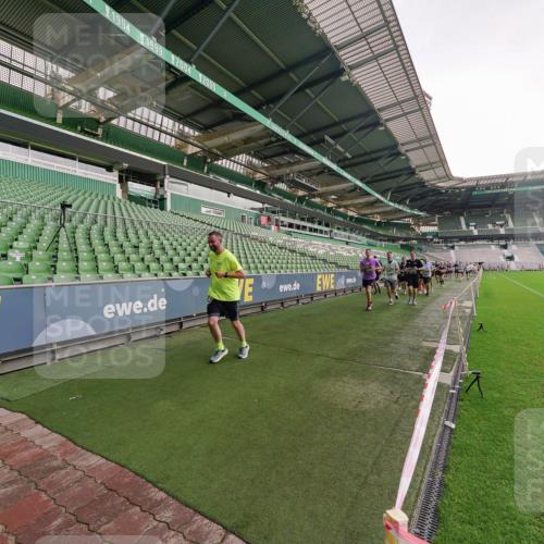 13.09.2026 - 21. swb-Marathon Bremen Michael Burmester http://msf.ph/oto/10328098 13.09.2026 13:33:39 Laufen im Stadion 155, 350, 428, 490, 594, 679, 690, 709, 765, 786, 787, 916, 1001, 1026, 1048, 1051, 1098, 1133, 1292, 1377, 1444, 1557, 1591, 1592, 1661, 1703, 1760, 1772, 1827, 1923, 1996, 2077, 2132, 2226, 2230, 2231, 2274, 2320, 2374, 2399, 2400, 2451, 2456, 2479, 2511, 2514, 2515, 2523, 2539, 2543, 2556, 2616, 2630, 2641, 2649, 2718, 2735, 2757, 2769, 2787, 2848, 2982, 3014, 3345, 3350, 3443, 3503, 3577, 3601, 3614, 3708, 3709, 3720, 3797, 3875, 3901, 3911, 3952, 4001, 4014 meine-sportfotos.de
