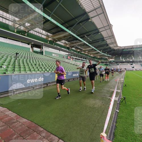 13.09.2026 - 21. swb-Marathon Bremen Michael Burmester http://msf.ph/oto/10328106 13.09.2026 13:33:42 Laufen im Stadion 155, 350, 428, 490, 594, 679, 690, 709, 765, 786, 787, 916, 1001, 1026, 1048, 1051, 1098, 1292, 1377, 1444, 1557, 1591, 1592, 1607, 1661, 1703, 1760, 1772, 1827, 1923, 1996, 2077, 2132, 2226, 2230, 2231, 2274, 2320, 2374, 2399, 2400, 2451, 2456, 2479, 2511, 2514, 2515, 2523, 2539, 2543, 2556, 2616, 2630, 2641, 2649, 2718, 2735, 2757, 2769, 2787, 2848, 2982, 3014, 3345, 3350, 3443, 3503, 3547, 3577, 3601, 3614, 3660, 3708, 3709, 3720, 3797, 3875, 3901, 3911, 3952, 4001, 4014 meine-sportfotos.de