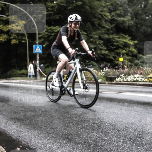 13.09.2026 - Stadtparktriathlon H.Heesch http://msf.ph/oto/10328124 13.09.2026 13:09:40 Radfahren 1321, 1368, 1387 meine-sportfotos.de
