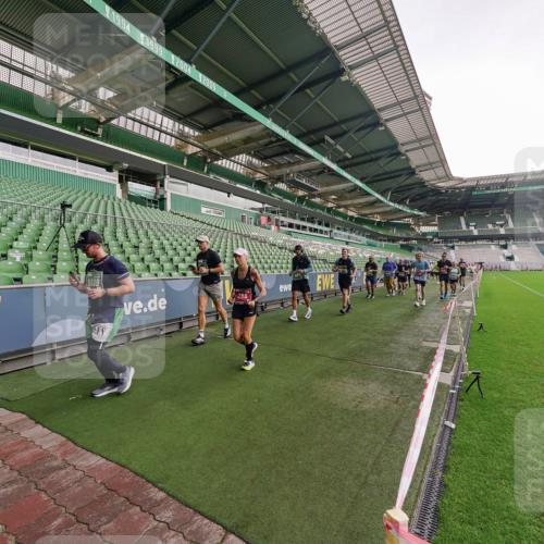 13.09.2026 - 21. swb-Marathon Bremen Michael Burmester http://msf.ph/oto/10328177 13.09.2026 13:33:47 Laufen im Stadion 155, 350, 428, 490, 594, 679, 690, 709, 765, 786, 787, 916, 1001, 1026, 1048, 1051, 1098, 1292, 1377, 1444, 1557, 1560, 1591, 1592, 1607, 1661, 1703, 1760, 1772, 1827, 1923, 1996, 2077, 2132, 2226, 2230, 2231, 2320, 2374, 2399, 2400, 2451, 2456, 2479, 2511, 2514, 2515, 2539, 2543, 2616, 2630, 2641, 2649, 2718, 2735, 2757, 2769, 2787, 2848, 2982, 3014, 3345, 3443, 3503, 3547, 3577, 3601, 3614, 3660, 3708, 3709, 3720, 3797, 3875, 3901, 3911, 3952, 4001, 4014 meine-sportfotos.de