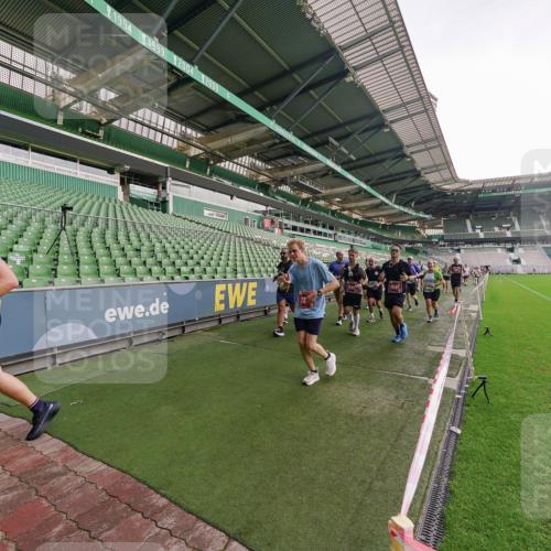 13.09.2026 - 21. swb-Marathon Bremen Michael Burmester http://msf.ph/oto/10328206 13.09.2026 13:33:51 Laufen im Stadion 155, 350, 428, 490, 594, 679, 709, 765, 786, 787, 916, 1001, 1026, 1048, 1051, 1098, 1292, 1377, 1444, 1553, 1557, 1560, 1591, 1592, 1607, 1661, 1703, 1760, 1772, 1827, 1996, 2077, 2132, 2226, 2230, 2231, 2320, 2338, 2374, 2399, 2400, 2451, 2456, 2479, 2511, 2514, 2515, 2539, 2543, 2616, 2630, 2641, 2718, 2735, 2757, 2769, 2787, 2791, 2848, 2982, 3014, 3345, 3443, 3503, 3547, 3577, 3601, 3614, 3660, 3708, 3709, 3720, 3797, 3875, 3901, 3911, 3952, 4001, 4014, 5151 meine-sportfotos.de