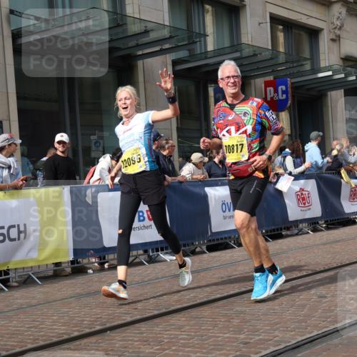 13.09.2026 - 21. swb-Marathon Bremen Strokosch-Dieckow http://msf.ph/oto/10328273 13.09.2026 11:01:52 Ziel 10153, 10154, 10173, 10257, 10274, 10331, 10338, 10439, 10473, 10500, 10617, 10636, 10738, 10803, 10885, 10915, 10924, 10943, 11249, 11436, 11505, 11576, 11811, 11853, 11886, 12016, 12042, 12094, 12134, 12135, 12145, 12360, 12437, 12506, 10251, 10332, 10409, 10444, 10497, 10817, 11075, 11115, 11150, 11268, 11305, 11324, 11369, 11412, 11413, 11479, 11486, 11668, 11747, 11859, 11985, 11986, 12095, 12379, 12412, 12466 meine-sportfotos.de