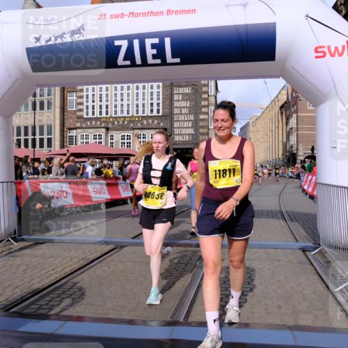 13.09.2026 - 21. swb-Marathon Bremen Tim E. http://msf.ph/oto/10328296 13.09.2026 11:02:28 Ziel 10173, 10331, 10439, 10473, 10500, 10617, 10636, 10803, 10915, 10924, 10943, 11249, 11576, 11811, 11853, 11886, 12016, 12042, 12094, 12134, 12135, 12145, 12360, 12437, 12506 meine-sportfotos.de