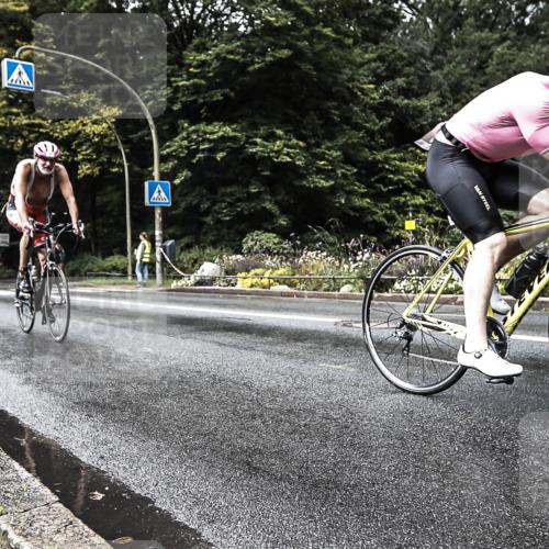 13.09.2026 - Stadtparktriathlon H.Heesch http://msf.ph/oto/10328298 13.09.2026 11:58:50 Radfahren 886, 980 meine-sportfotos.de