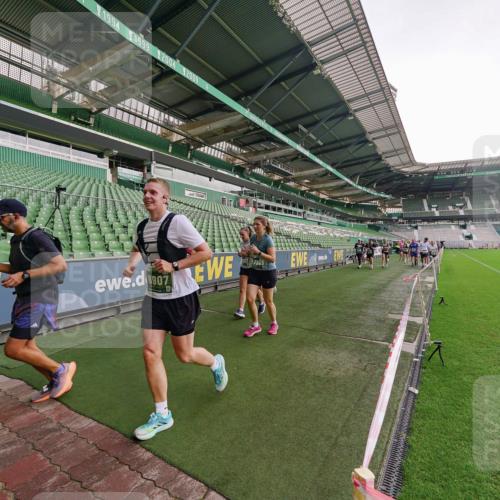 13.09.2026 - 21. swb-Marathon Bremen Michael Burmester http://msf.ph/oto/10328302 13.09.2026 13:33:59 Laufen im Stadion 155, 170, 193, 368, 428, 594, 679, 709, 765, 786, 787, 916, 1001, 1026, 1048, 1051, 1098, 1292, 1377, 1444, 1553, 1557, 1560, 1591, 1592, 1607, 1661, 1703, 1760, 1772, 1784, 1827, 1996, 2077, 2132, 2226, 2230, 2231, 2338, 2374, 2399, 2400, 2451, 2479, 2511, 2515, 2539, 2543, 2616, 2630, 2641, 2718, 2735, 2757, 2769, 2787, 2791, 2982, 3014, 3345, 3443, 3503, 3547, 3577, 3601, 3614, 3660, 3708, 3709, 3720, 3797, 3875, 3901, 3911, 3952, 4001, 4014, 5151 meine-sportfotos.de