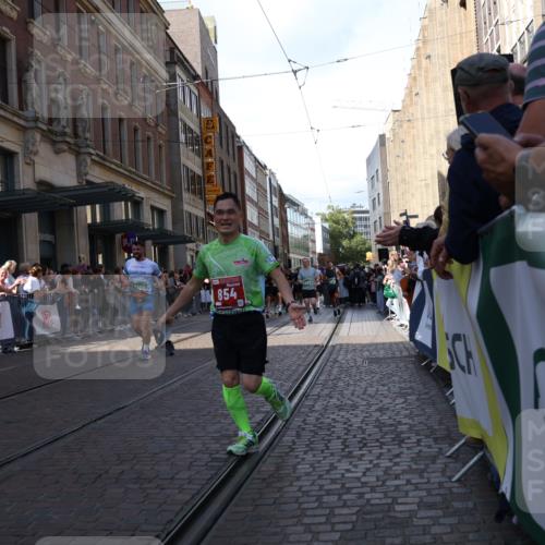 13.09.2026 - 21. swb-Marathon Bremen Strokosch-Dieckow http://msf.ph/oto/10328375 13.09.2026 13:21:10 Ziel 226, 1130, 2088, 2570, 2904, 2979, 3120, 3202, 3435, 3534, 3655, 3930, 4165, 4234, 4445, 4484, 4519, 5542, 6862, 7176, 8184, 8270, 8384, 8730, 8923, 9048, 9514, 9722, 9900, 13145, 226, 854, 1056, 1191, 1881, 2425, 2640, 2979, 3356, 3450, 3933, 4126, 4316, 4362, 4465, 4612, 4734, 5161, 6357, 6401, 6680, 6970, 7902, 8237, 8323, 8408, 8622, 8791, 8971, 9267, 9268, 13120 meine-sportfotos.de