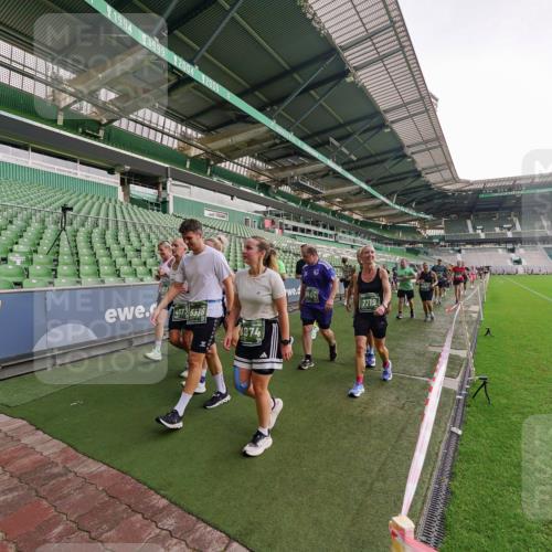 13.09.2026 - 21. swb-Marathon Bremen Michael Burmester http://msf.ph/oto/10328398 13.09.2026 13:34:12 Laufen im Stadion 155, 170, 193, 368, 428, 594, 679, 709, 765, 787, 916, 1001, 1026, 1048, 1051, 1098, 1280, 1292, 1321, 1444, 1553, 1557, 1560, 1591, 1592, 1607, 1661, 1703, 1760, 1772, 1784, 1827, 1992, 1996, 2077, 2132, 2226, 2338, 2399, 2400, 2451, 2479, 2511, 2515, 2543, 2616, 2630, 2641, 2718, 2735, 2757, 2787, 2791, 2982, 3014, 3179, 3191, 3345, 3443, 3503, 3547, 3577, 3601, 3614, 3660, 3708, 3709, 3720, 3797, 3875, 3901, 3904, 3911, 3914, 3952, 4001, 4014, 4500, 4561, 5151 meine-sportfotos.de