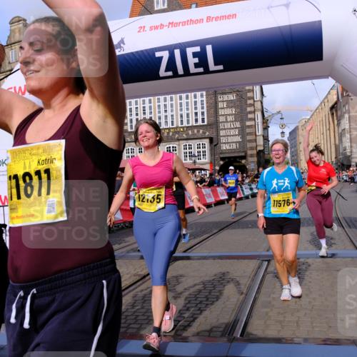 13.09.2026 - 21. swb-Marathon Bremen Tim E. http://msf.ph/oto/10328404 13.09.2026 11:02:30 Ziel 10153, 10154, 10173, 10274, 10331, 10338, 10439, 10473, 10500, 10617, 10636, 10738, 10803, 10885, 10915, 10924, 10943, 11249, 11505, 11576, 11811, 11853, 11886, 12016, 12042, 12094, 12134, 12135, 12145, 12360, 12437, 12506 meine-sportfotos.de