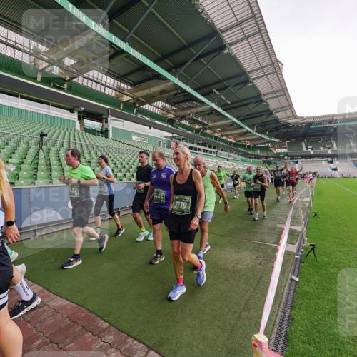 13.09.2026 - 21. swb-Marathon Bremen Michael Burmester http://msf.ph/oto/10328416 13.09.2026 13:34:13 Laufen im Stadion 155, 170, 193, 368, 428, 594, 679, 709, 765, 916, 1001, 1026, 1048, 1051, 1098, 1280, 1321, 1444, 1553, 1557, 1560, 1591, 1592, 1607, 1661, 1703, 1760, 1772, 1784, 1827, 1992, 1996, 2077, 2132, 2226, 2338, 2399, 2400, 2451, 2479, 2511, 2515, 2543, 2616, 2630, 2641, 2718, 2735, 2757, 2787, 2791, 2982, 3014, 3179, 3191, 3345, 3443, 3503, 3547, 3577, 3601, 3614, 3660, 3708, 3709, 3720, 3797, 3875, 3901, 3904, 3911, 3914, 3952, 4001, 4014, 4500, 4561, 5151 meine-sportfotos.de