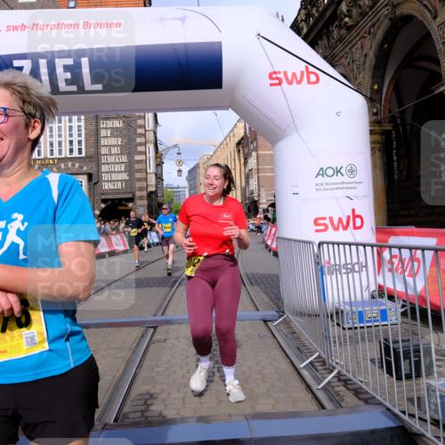 13.09.2026 - 21. swb-Marathon Bremen Tim E. http://msf.ph/oto/10328462 13.09.2026 11:02:31 Ziel 10153, 10154, 10173, 10273, 10274, 10278, 10331, 10338, 10439, 10473, 10500, 10636, 10738, 10803, 10885, 10915, 10943, 11249, 11505, 11576, 11811, 11853, 11886, 12016, 12042, 12094, 12134, 12135, 12437, 12506 meine-sportfotos.de