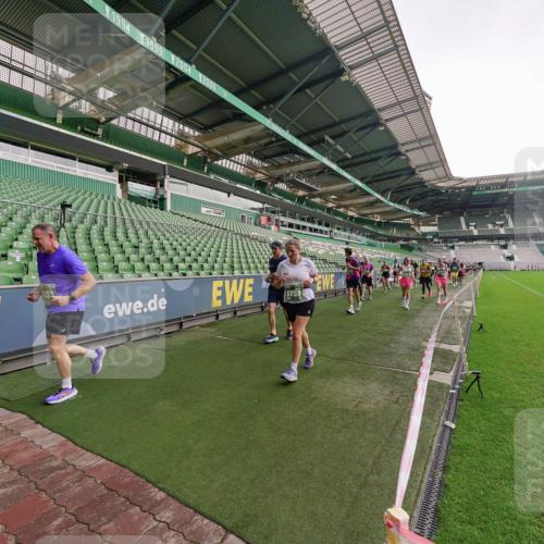 13.09.2026 - 21. swb-Marathon Bremen Michael Burmester http://msf.ph/oto/10328514 13.09.2026 13:34:23 Laufen im Stadion 155, 170, 193, 368, 428, 496, 594, 679, 709, 765, 916, 1001, 1026, 1048, 1051, 1098, 1280, 1321, 1396, 1444, 1553, 1557, 1560, 1607, 1661, 1703, 1760, 1772, 1784, 1827, 1965, 1992, 1996, 2077, 2132, 2226, 2335, 2338, 2399, 2400, 2451, 2479, 2511, 2515, 2543, 2641, 2718, 2735, 2757, 2787, 2791, 2982, 3179, 3191, 3345, 3443, 3503, 3547, 3577, 3601, 3614, 3660, 3708, 3709, 3720, 3797, 3875, 3904, 3911, 3914, 3952, 4001, 4014, 4500, 4546, 4561, 5151 meine-sportfotos.de