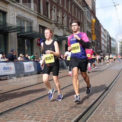 13.09.2026 - 21. swb-Marathon Bremen Strokosch-Dieckow http://msf.ph/oto/10328521 13.09.2026 11:01:56 Ziel 10153, 10154, 10173, 10273, 10274, 10278, 10331, 10338, 10439, 10473, 10500, 10617, 10636, 10738, 10803, 10885, 10915, 10924, 10943, 11249, 11505, 11576, 11811, 11853, 11886, 12016, 12042, 12094, 12134, 12135, 12145, 12360, 12437, 12506, 10257, 10332, 10409, 10444, 10497, 10817, 11075, 11115, 11150, 11268, 11305, 11369, 11412, 11413, 11436, 11479, 11486, 11668, 11747, 11859, 11985, 11986, 12095, 12379, 12412, 12466 meine-sportfotos.de