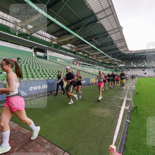 13.09.2026 - 21. swb-Marathon Bremen Michael Burmester http://msf.ph/oto/10328539 13.09.2026 13:34:28 Laufen im Stadion 155, 170, 193, 368, 428, 462, 496, 594, 679, 709, 765, 916, 1001, 1026, 1048, 1051, 1098, 1280, 1321, 1396, 1444, 1553, 1557, 1560, 1607, 1661, 1703, 1760, 1772, 1784, 1827, 1965, 1992, 1996, 2077, 2132, 2226, 2335, 2338, 2399, 2400, 2451, 2479, 2511, 2515, 2543, 2641, 2718, 2735, 2757, 2787, 2791, 2894, 2982, 3179, 3191, 3345, 3443, 3503, 3547, 3577, 3601, 3614, 3660, 3708, 3709, 3720, 3797, 3875, 3904, 3911, 3914, 3952, 4001, 4014, 4500, 4546, 4561, 5151 meine-sportfotos.de