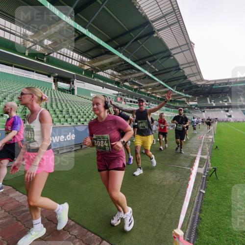 13.09.2026 - 21. swb-Marathon Bremen Michael Burmester http://msf.ph/oto/10328569 13.09.2026 13:34:31 Laufen im Stadion 155, 170, 193, 368, 428, 462, 496, 594, 679, 709, 765, 916, 1001, 1026, 1048, 1051, 1098, 1280, 1321, 1396, 1444, 1553, 1557, 1560, 1607, 1661, 1703, 1760, 1772, 1784, 1827, 1965, 1992, 1996, 2077, 2132, 2226, 2335, 2338, 2399, 2400, 2451, 2479, 2511, 2515, 2543, 2641, 2718, 2735, 2757, 2787, 2791, 2894, 2982, 3179, 3191, 3345, 3406, 3443, 3503, 3547, 3577, 3614, 3660, 3708, 3709, 3720, 3797, 3875, 3904, 3911, 3914, 3952, 4001, 4014, 4500, 4546, 4561, 5151 meine-sportfotos.de