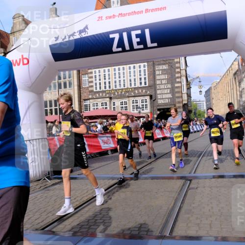 13.09.2026 - 21. swb-Marathon Bremen Tim E. http://msf.ph/oto/10328604 13.09.2026 11:02:37 Ziel 10153, 10154, 10173, 10273, 10274, 10278, 10331, 10338, 10439, 10636, 10738, 10885, 10915, 10943, 11249, 11505, 11576, 11811, 11853, 11886, 12042, 12094, 12134, 12135, 12169, 12437 meine-sportfotos.de