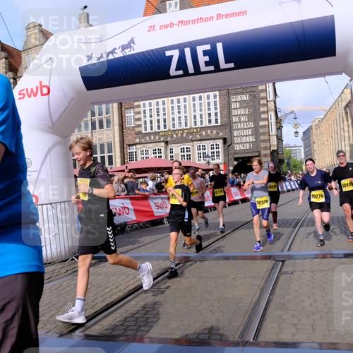 13.09.2026 - 21. swb-Marathon Bremen Tim E. http://msf.ph/oto/10328618 13.09.2026 11:02:37 Ziel 10153, 10154, 10173, 10273, 10274, 10278, 10331, 10338, 10439, 10636, 10738, 10885, 10915, 10943, 11249, 11505, 11576, 11811, 11853, 11886, 12042, 12094, 12134, 12135, 12169, 12437 meine-sportfotos.de