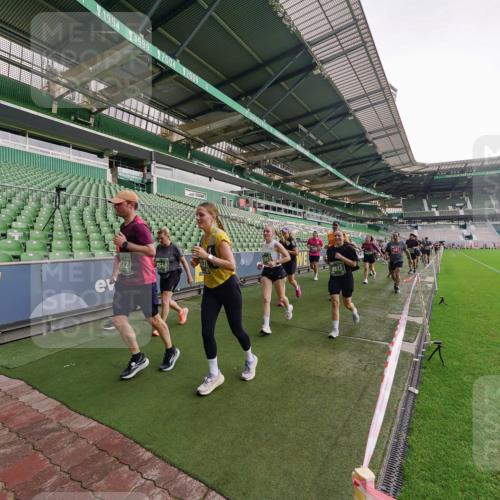 13.09.2026 - 21. swb-Marathon Bremen Michael Burmester http://msf.ph/oto/10328702 13.09.2026 13:34:49 Laufen im Stadion 170, 193, 368, 428, 462, 496, 594, 679, 709, 765, 916, 1026, 1048, 1098, 1280, 1321, 1396, 1444, 1553, 1557, 1560, 1607, 1661, 1703, 1760, 1772, 1784, 1827, 1965, 1974, 1977, 1992, 1996, 2335, 2338, 2399, 2400, 2451, 2479, 2511, 2515, 2543, 2641, 2650, 2718, 2735, 2757, 2787, 2791, 2894, 2982, 3090, 3179, 3191, 3345, 3406, 3443, 3503, 3547, 3577, 3660, 3708, 3709, 3720, 3875, 3904, 3911, 3914, 3952, 4001, 4014, 4200, 4290, 4500, 4546, 4561, 4880, 4967, 5000, 5151, 5818 meine-sportfotos.de