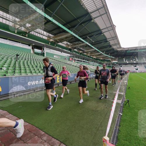 13.09.2026 - 21. swb-Marathon Bremen Michael Burmester http://msf.ph/oto/10328738 13.09.2026 13:34:52 Laufen im Stadion 170, 193, 368, 428, 462, 496, 594, 679, 709, 765, 916, 1026, 1048, 1098, 1280, 1321, 1396, 1444, 1553, 1557, 1560, 1607, 1661, 1703, 1760, 1772, 1784, 1827, 1965, 1974, 1977, 1992, 1996, 2335, 2338, 2399, 2400, 2451, 2479, 2511, 2515, 2543, 2641, 2650, 2718, 2735, 2757, 2787, 2789, 2791, 2894, 2982, 3090, 3179, 3191, 3345, 3406, 3443, 3503, 3547, 3577, 3660, 3708, 3709, 3720, 3875, 3904, 3911, 3914, 3952, 4001, 4014, 4200, 4290, 4500, 4546, 4561, 4880, 4967, 5000, 5151, 5818 meine-sportfotos.de
