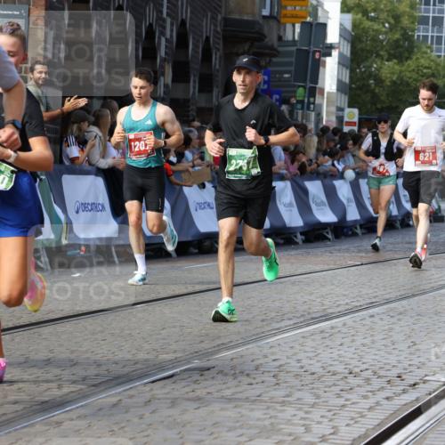 13.09.2026 - 21. swb-Marathon Bremen Strokosch-Dieckow http://msf.ph/oto/10328742 13.09.2026 13:13:34 Ziel 280, 313, 621, 987, 1207, 2130, 2498, 2962, 3566, 3625, 4582, 5345, 5769, 6038, 6394, 7874, 8197, 8291, 8464, 9092, 1704, 1937, 2767, 3413, 6451, 7707, 9884, 13099 meine-sportfotos.de