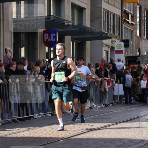 13.09.2026 - 21. swb-Marathon Bremen Strokosch-Dieckow http://msf.ph/oto/10328790 13.09.2026 13:21:20 Ziel 572, 1130, 1254, 2088, 2397, 2570, 2904, 3120, 3202, 3290, 3435, 3655, 3695, 3930, 3934, 4165, 4735, 5542, 6862, 6865, 7176, 8184, 8270, 8384, 8730, 8923, 8947, 9048, 9059, 9421, 9722, 10120, 13145, 226, 854, 1191, 2979, 3450, 3534, 3933, 4234, 4362, 4445, 4484, 4519, 4734, 6357, 6970, 8237, 8323, 8408, 8622, 8791, 9267, 9268, 9514, 9900, 13120 meine-sportfotos.de