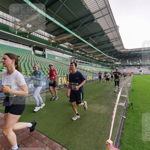 13.09.2026 - 21. swb-Marathon Bremen Michael Burmester http://msf.ph/oto/10328838 13.09.2026 13:35:01 Laufen im Stadion 170, 193, 368, 428, 462, 496, 657, 679, 709, 916, 1026, 1048, 1098, 1280, 1321, 1396, 1444, 1553, 1557, 1560, 1607, 1661, 1703, 1726, 1760, 1772, 1784, 1827, 1965, 1974, 1977, 1992, 1996, 2335, 2338, 2451, 2479, 2511, 2515, 2543, 2578, 2641, 2650, 2735, 2757, 2787, 2789, 2791, 2894, 3090, 3179, 3191, 3345, 3406, 3443, 3472, 3503, 3547, 3555, 3577, 3660, 3708, 3709, 3720, 3801, 3875, 3904, 3911, 3914, 4001, 4014, 4200, 4290, 4500, 4546, 4561, 4880, 4967, 5000, 5151, 5818 meine-sportfotos.de