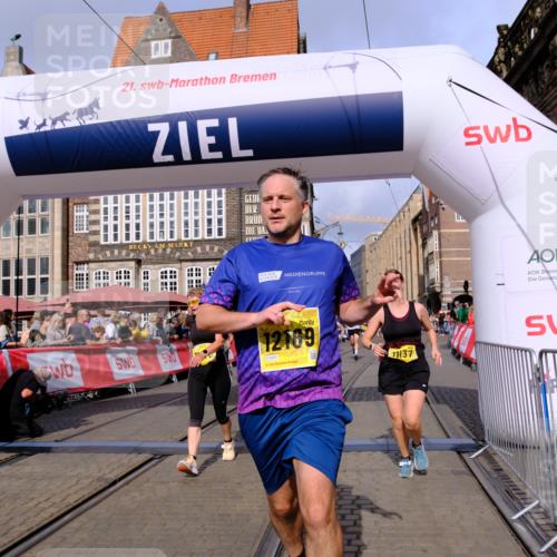 13.09.2026 - 21. swb-Marathon Bremen Tim E. http://msf.ph/oto/10328865 13.09.2026 11:02:46 Ziel 10153, 10154, 10273, 10274, 10278, 10338, 10738, 10885, 10915, 10943, 11137, 11261, 11505, 11508, 11526, 11554, 11662, 11853, 11886, 11890, 11945, 12169, 12252, 12429, 12489 meine-sportfotos.de