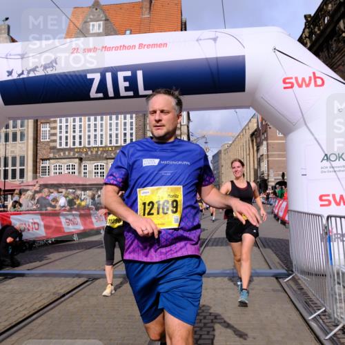 13.09.2026 - 21. swb-Marathon Bremen Tim E. http://msf.ph/oto/10328876 13.09.2026 11:02:46 Ziel 10153, 10154, 10273, 10274, 10278, 10338, 10738, 10885, 10915, 10943, 11137, 11261, 11505, 11508, 11526, 11554, 11662, 11853, 11886, 11890, 11945, 12169, 12252, 12429, 12489 meine-sportfotos.de