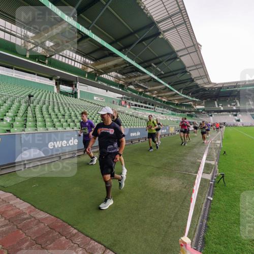 13.09.2026 - 21. swb-Marathon Bremen Michael Burmester http://msf.ph/oto/10328878 13.09.2026 13:35:05 Laufen im Stadion 170, 193, 368, 428, 462, 496, 657, 679, 709, 916, 1026, 1048, 1098, 1280, 1321, 1396, 1432, 1444, 1553, 1557, 1560, 1607, 1661, 1703, 1726, 1772, 1784, 1827, 1965, 1974, 1977, 1992, 1996, 2335, 2338, 2451, 2479, 2511, 2515, 2543, 2578, 2641, 2650, 2735, 2757, 2787, 2789, 2791, 2894, 3090, 3179, 3191, 3345, 3406, 3443, 3472, 3503, 3547, 3555, 3577, 3660, 3708, 3709, 3720, 3801, 3875, 3904, 3911, 3914, 4001, 4014, 4200, 4290, 4500, 4546, 4561, 4880, 4967, 5000, 5151, 5818 meine-sportfotos.de