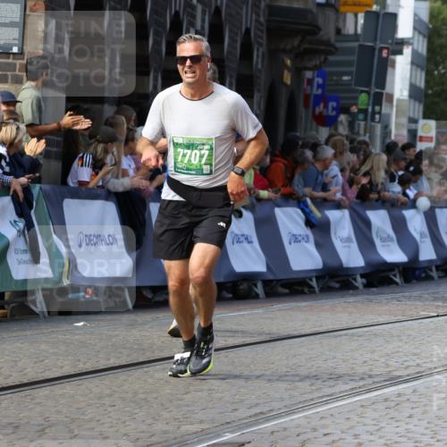 13.09.2026 - 21. swb-Marathon Bremen Strokosch-Dieckow http://msf.ph/oto/10328899 13.09.2026 13:13:42 Ziel 280, 621, 779, 2130, 2360, 2882, 2962, 3566, 4582, 5345, 5769, 6038, 6394, 6407, 8197, 8464, 8477, 8568, 8963, 524, 670, 683, 1704, 1707, 1937, 2422, 3236, 5443, 6451, 7210, 7283, 7707, 9635, 9884 meine-sportfotos.de