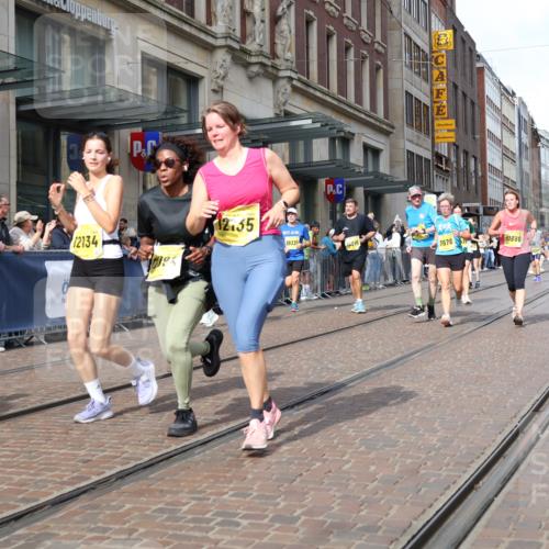 13.09.2026 - 21. swb-Marathon Bremen Strokosch-Dieckow http://msf.ph/oto/10328951 13.09.2026 11:02:06 Ziel 10153, 10154, 10173, 10273, 10274, 10278, 10331, 10338, 10439, 10636, 10738, 10885, 10915, 10943, 11137, 11249, 11505, 11508, 11526, 11554, 11576, 11853, 11886, 11890, 11945, 12042, 12094, 12134, 12135, 12169, 12252, 12489, 10257, 10409, 10444, 10473, 10500, 10617, 10636, 10803, 10817, 10924, 11115, 11268, 11369, 11412, 11413, 11436, 11479, 11811, 11859, 12016, 12095, 12145, 12360, 12379, 12412, 12437, 12466, 12506 meine-sportfotos.de
