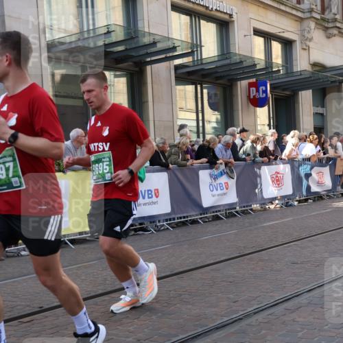 13.09.2026 - 21. swb-Marathon Bremen Strokosch-Dieckow http://msf.ph/oto/10328976 13.09.2026 13:21:25 Ziel 572, 1130, 1209, 1254, 2088, 2397, 2570, 3290, 3338, 3435, 3655, 3695, 3774, 3930, 3934, 4581, 4735, 5542, 6865, 6976, 7098, 7176, 8184, 8270, 8384, 8438, 8730, 8947, 9048, 9059, 9421, 10120, 13145, 226, 2904, 2979, 3120, 3202, 3450, 3534, 4165, 4234, 4362, 4445, 4484, 4519, 4734, 6357, 6862, 8184, 8323, 8408, 8730, 8791, 8923, 9267, 9268, 9514, 9722, 9900 meine-sportfotos.de