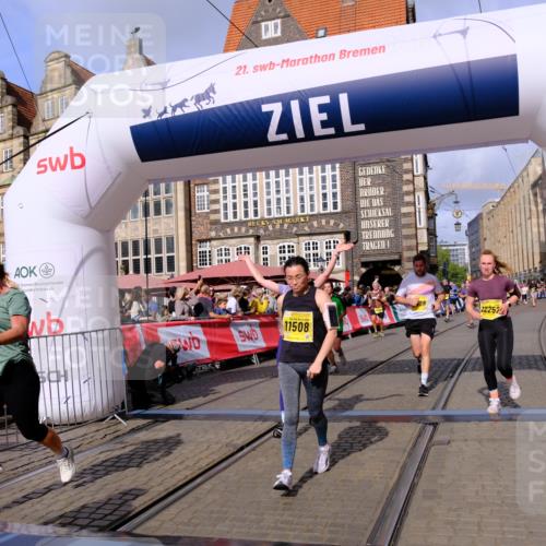 13.09.2026 - 21. swb-Marathon Bremen Tim E. http://msf.ph/oto/10328995 13.09.2026 11:02:49 Ziel 10153, 10154, 10273, 10274, 10278, 10338, 10738, 10885, 11137, 11261, 11505, 11508, 11526, 11554, 11662, 11890, 11945, 12154, 12169, 12252, 12429, 12489 meine-sportfotos.de