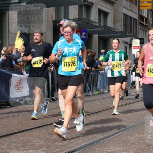 13.09.2026 - 21. swb-Marathon Bremen Strokosch-Dieckow http://msf.ph/oto/10329018 13.09.2026 11:02:07 Ziel 10153, 10154, 10173, 10273, 10274, 10278, 10331, 10338, 10439, 10738, 10885, 10915, 10943, 11137, 11249, 11505, 11508, 11526, 11554, 11576, 11662, 11853, 11886, 11890, 11945, 12042, 12094, 12134, 12135, 12169, 12252, 12489, 10257, 10409, 10444, 10473, 10500, 10617, 10636, 10803, 10817, 10924, 11115, 11268, 11369, 11412, 11413, 11436, 11811, 11859, 12016, 12094, 12095, 12135, 12145, 12360, 12379, 12412, 12437, 12466, 12506 meine-sportfotos.de