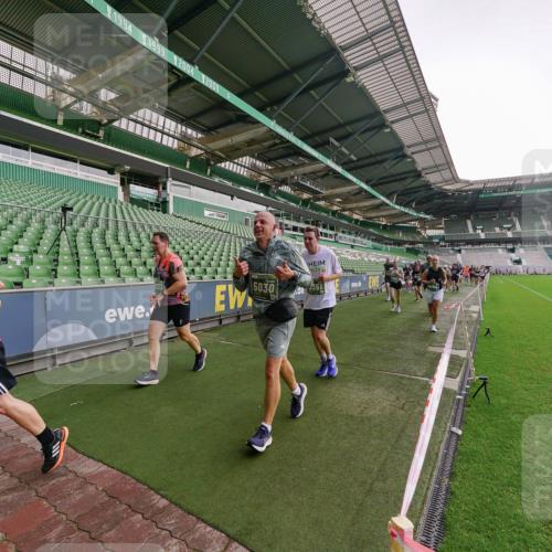 13.09.2026 - 21. swb-Marathon Bremen Michael Burmester http://msf.ph/oto/10329030 13.09.2026 13:35:25 Laufen im Stadion 170, 193, 368, 462, 496, 657, 679, 709, 916, 1015, 1026, 1280, 1321, 1396, 1432, 1444, 1553, 1560, 1607, 1703, 1726, 1772, 1784, 1827, 1965, 1974, 1977, 1992, 2335, 2338, 2451, 2511, 2578, 2650, 2688, 2735, 2789, 2791, 2894, 2933, 3090, 3161, 3179, 3191, 3345, 3406, 3463, 3472, 3498, 3547, 3555, 3573, 3588, 3660, 3708, 3709, 3720, 3801, 3904, 3914, 4014, 4145, 4200, 4290, 4500, 4546, 4561, 4880, 4967, 5000, 5151, 5332, 5818 meine-sportfotos.de