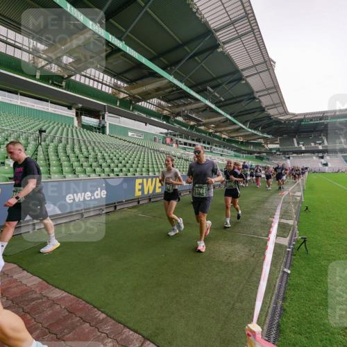 13.09.2026 - 21. swb-Marathon Bremen Michael Burmester http://msf.ph/oto/10329049 13.09.2026 13:35:28 Laufen im Stadion 170, 193, 368, 462, 491, 496, 657, 679, 709, 916, 1015, 1026, 1280, 1321, 1396, 1432, 1553, 1560, 1607, 1703, 1726, 1772, 1784, 1934, 1965, 1974, 1977, 1992, 2335, 2338, 2451, 2578, 2650, 2688, 2789, 2791, 2894, 2933, 3090, 3161, 3169, 3179, 3191, 3345, 3406, 3463, 3472, 3498, 3547, 3555, 3573, 3588, 3660, 3708, 3709, 3720, 3801, 3904, 3914, 4014, 4145, 4200, 4290, 4500, 4546, 4561, 4880, 4967, 5000, 5151, 5332, 5818 meine-sportfotos.de