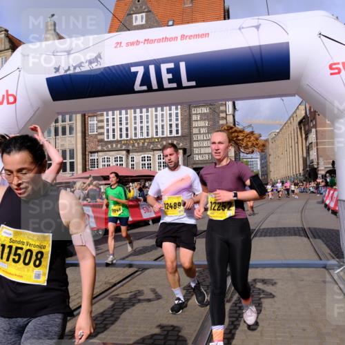 13.09.2026 - 21. swb-Marathon Bremen Tim E. http://msf.ph/oto/10329067 13.09.2026 11:02:50 Ziel 10154, 10273, 10274, 10278, 10338, 10738, 10885, 11137, 11261, 11505, 11508, 11526, 11554, 11662, 11890, 11945, 12154, 12169, 12252, 12429, 12451, 12489 meine-sportfotos.de