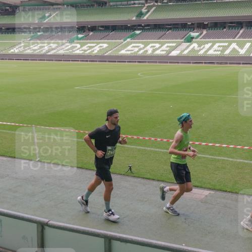 13.09.2026 - 21. swb-Marathon Bremen Michael Burmester http://msf.ph/oto/10329077 13.09.2026 12:59:33 Laufen im Stadion 135, 141, 148, 191, 226, 232, 260, 342, 511, 651, 672, 745, 972, 1080, 1119, 1166, 1209, 1281, 1368, 1493, 1494, 1516, 1642, 1647, 1861, 1931, 1933, 1935, 1963, 2088, 2210, 2289, 2293, 2306, 2322, 2343, 2367, 2425, 2481, 2517, 2570, 2577, 2686, 2771, 2806, 2807, 2827, 2885, 2899, 2914, 2953, 2961, 2979, 3015, 3021, 3076, 3098, 3105, 3120, 3124, 3148, 3190, 3233, 3273, 3338, 3354, 3435, 3480, 3516, 3531, 3560, 3652, 3729, 3855, 3861, 3930, 3933, 3934, 205 meine-sportfotos.de