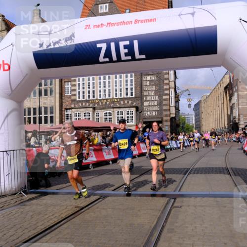 13.09.2026 - 21. swb-Marathon Bremen Tim E. http://msf.ph/oto/10329108 13.09.2026 11:02:54 Ziel 10190, 10945, 10985, 11096, 11137, 11261, 11508, 11526, 11554, 11662, 11701, 11776, 11890, 11945, 12154, 12169, 12252, 12429, 12451, 12489 meine-sportfotos.de