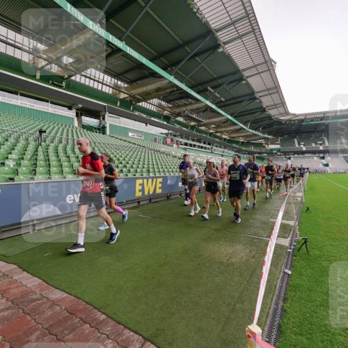 13.09.2026 - 21. swb-Marathon Bremen Michael Burmester http://msf.ph/oto/10329111 13.09.2026 13:35:32 Laufen im Stadion 170, 193, 368, 462, 491, 496, 657, 679, 709, 916, 1015, 1026, 1280, 1321, 1396, 1432, 1553, 1560, 1607, 1703, 1726, 1772, 1784, 1887, 1934, 1965, 1974, 1977, 1992, 2335, 2338, 2451, 2578, 2650, 2688, 2789, 2791, 2894, 2933, 3090, 3161, 3169, 3178, 3179, 3191, 3406, 3463, 3472, 3498, 3547, 3555, 3573, 3588, 3660, 3708, 3709, 3720, 3801, 3904, 3914, 4014, 4145, 4200, 4290, 4464, 4500, 4546, 4561, 4880, 4967, 5000, 5151, 5332, 5818 meine-sportfotos.de