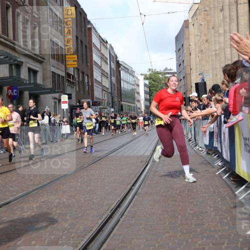 13.09.2026 - 21. swb-Marathon Bremen Strokosch-Dieckow http://msf.ph/oto/10329126 13.09.2026 11:02:09 Ziel 10153, 10154, 10173, 10273, 10274, 10278, 10331, 10338, 10439, 10738, 10885, 10915, 10943, 11137, 11249, 11261, 11505, 11508, 11526, 11554, 11662, 11853, 11886, 11890, 11945, 12042, 12169, 12252, 12429, 12489, 10257, 10409, 10439, 10444, 10473, 10500, 10617, 10636, 10803, 10817, 10924, 11115, 11249, 11268, 11369, 11412, 11413, 11436, 11576, 11811, 11859, 12016, 12042, 12094, 12095, 12134, 12135, 12145, 12360, 12379, 12412, 12437, 12466, 12506 meine-sportfotos.de