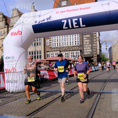 13.09.2026 - 21. swb-Marathon Bremen Tim E. http://msf.ph/oto/10329175 13.09.2026 11:02:55 Ziel 10190, 10783, 10945, 10985, 11096, 11137, 11261, 11508, 11526, 11554, 11662, 11701, 11776, 11890, 11945, 12154, 12169, 12252, 12429, 12451, 12489 meine-sportfotos.de