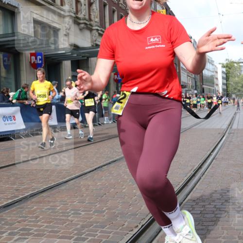 13.09.2026 - 21. swb-Marathon Bremen Strokosch-Dieckow http://msf.ph/oto/10329205 13.09.2026 11:02:11 Ziel 10153, 10154, 10273, 10274, 10278, 10331, 10338, 10738, 10885, 10915, 10943, 11137, 11261, 11505, 11508, 11526, 11554, 11662, 11853, 11886, 11890, 11945, 12154, 12169, 12252, 12429, 12489, 10173, 10257, 10409, 10439, 10444, 10473, 10500, 10617, 10636, 10803, 10817, 10924, 11115, 11249, 11268, 11369, 11436, 11576, 11811, 11859, 12016, 12042, 12094, 12095, 12134, 12135, 12145, 12360, 12412, 12437, 12466, 12506 meine-sportfotos.de