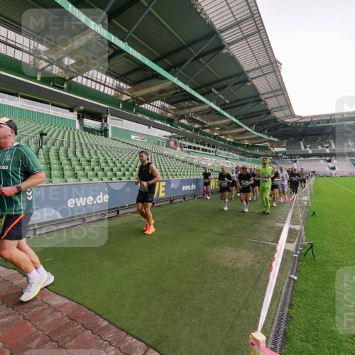 13.09.2026 - 21. swb-Marathon Bremen Michael Burmester http://msf.ph/oto/10329256 13.09.2026 13:35:44 Laufen im Stadion 170, 193, 368, 462, 491, 496, 657, 1015, 1026, 1280, 1321, 1396, 1432, 1553, 1560, 1607, 1726, 1772, 1784, 1887, 1934, 1965, 1974, 1977, 1992, 2335, 2338, 2578, 2650, 2688, 2789, 2791, 2894, 2933, 3090, 3161, 3169, 3178, 3179, 3191, 3406, 3408, 3463, 3472, 3498, 3547, 3555, 3570, 3573, 3588, 3640, 3660, 3708, 3709, 3720, 3801, 3839, 3904, 3914, 3985, 4014, 4145, 4200, 4290, 4464, 4500, 4546, 4561, 4880, 4967, 5000, 5034, 5151, 5332, 5461, 5818 meine-sportfotos.de