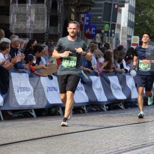 13.09.2026 - 21. swb-Marathon Bremen Strokosch-Dieckow http://msf.ph/oto/10329260 13.09.2026 13:13:56 Ziel 779, 2360, 2401, 2767, 2882, 3413, 6407, 7493, 7707, 8477, 8568, 8840, 8963, 9442, 9884, 13099, 235, 1433, 1613, 2701, 2824, 5593, 5610, 6145, 7029, 7435, 7963, 8118, 8886, 9426, 10105 meine-sportfotos.de