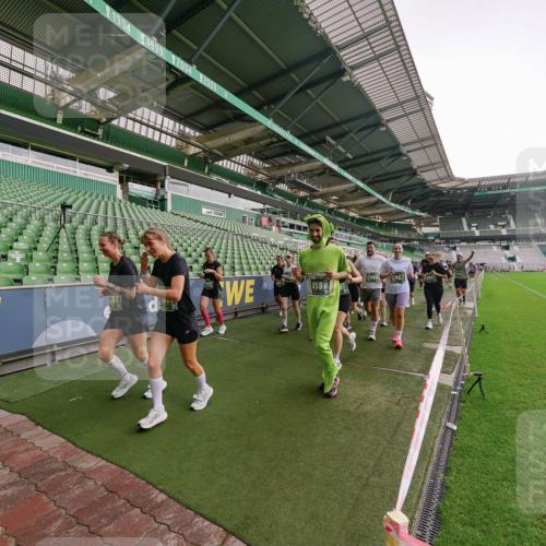13.09.2026 - 21. swb-Marathon Bremen Michael Burmester http://msf.ph/oto/10329266 13.09.2026 13:35:47 Laufen im Stadion 170, 193, 368, 462, 491, 496, 657, 1015, 1280, 1321, 1396, 1432, 1553, 1560, 1607, 1726, 1772, 1784, 1887, 1934, 1965, 1974, 1977, 1992, 2335, 2338, 2578, 2650, 2688, 2789, 2791, 2894, 2933, 3090, 3161, 3169, 3178, 3179, 3191, 3406, 3408, 3463, 3472, 3498, 3547, 3555, 3570, 3573, 3588, 3640, 3660, 3708, 3709, 3801, 3839, 3904, 3914, 3985, 4014, 4145, 4200, 4290, 4464, 4500, 4546, 4561, 4801, 4880, 4967, 5000, 5034, 5151, 5332, 5461, 5818 meine-sportfotos.de